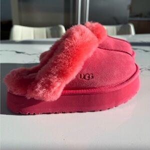 UGG platform slippers size 6